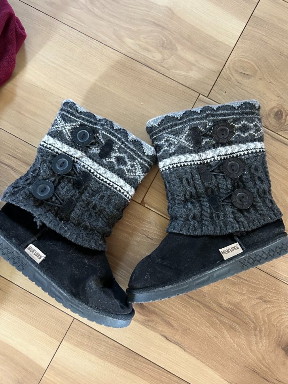 muk luks size 6 sweater boots shoes womens black slippers six
